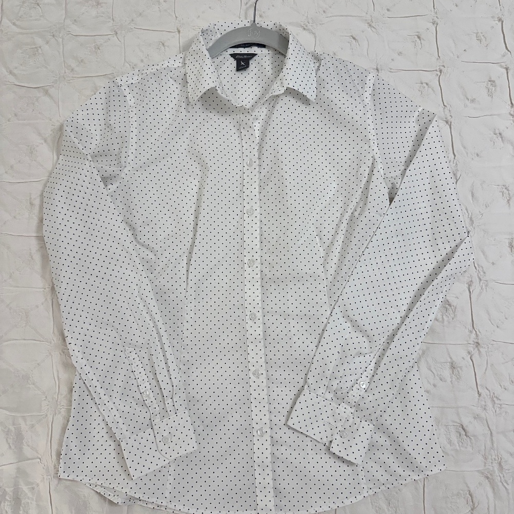 Eddie Bauer wrinkle free white & black polka dot long sleeve button up size S